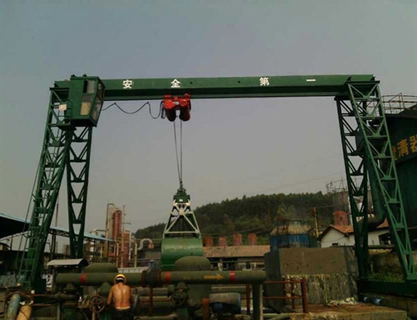 抓斗門(mén)式起重機(jī)